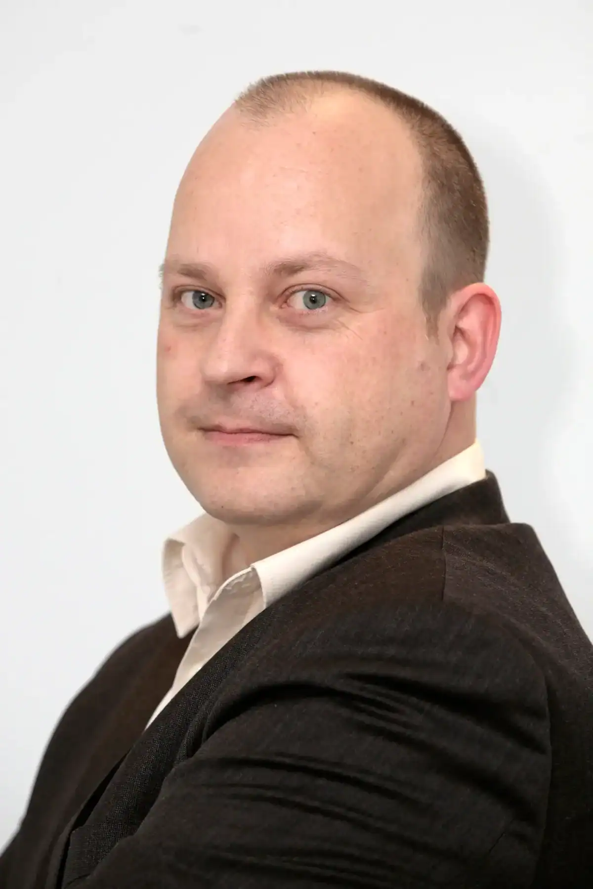 FILENAME: pr-exclusiv-mann-portraet.jpg.